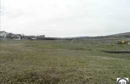 De vanzare teren pretabil pentru o casa individuala, 500 mp cu front de 20 ml