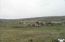 De vanzare teren pretabil pentru o casa individuala, 500 mp cu front de 20 ml