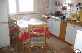 80 mp utili, 4 camere decomandate, zona Piata Marasti. Loc de parcare si boxa!