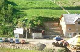 Tern Tarnita  situat la coada lacului.