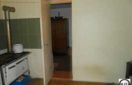 Teren cu casa demolabila de vanzare, 362 mp, front 7.5 ml, ideal pentru birouri