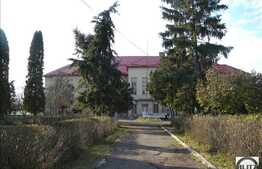 Teren 7 ha!  Cu front la drumul principal ! Toate utilitatile.