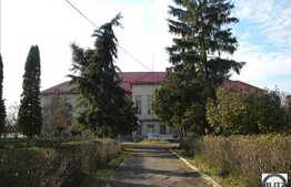 Teren 7 ha!  Cu front la drumul principal ! Toate utilitatile.