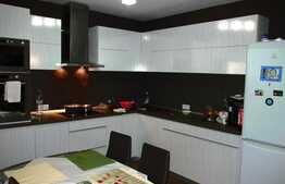 3 camere, 90 mp, etaj intermediar, garaj, terasa 10 mp, zona Grand Hotel Italia