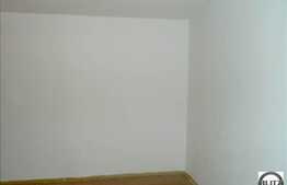 Garsoniera 27 mp plus bacon 3 mp, zona Negoiu