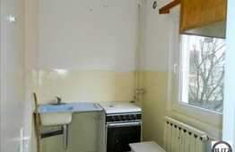 Garsoniera 27 mp plus bacon 3 mp, zona Negoiu