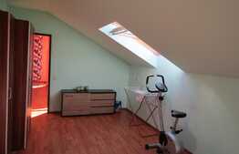 De vanzare mansarda 2 camere, 56 mp, parcare, zona strazii Florilor!