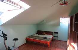 De vanzare mansarda 2 camere, 56 mp, parcare, zona strazii Florilor!