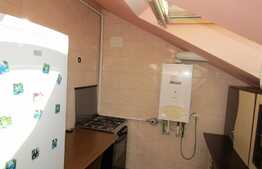 De vanzare mansarda 2 camere, 56 mp, parcare, zona strazii Florilor!