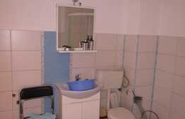 De vanzare mansarda 2 camere, 56 mp, parcare, zona strazii Florilor!