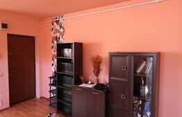 De vanzare mansarda 2 camere, 56 mp, parcare, zona strazii Florilor!