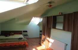 De vanzare mansarda 2 camere, 56 mp, parcare, zona strazii Florilor!