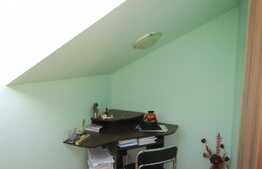 De vanzare mansarda 2 camere, 56 mp, parcare, zona strazii Florilor!