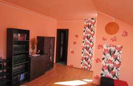 De vanzare mansarda 2 camere, 56 mp, parcare, zona strazii Florilor!