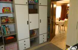 Vanzare apartament cu 3 camere, 58 mp, zona strazii Sesul de Sus! Cu parcare!