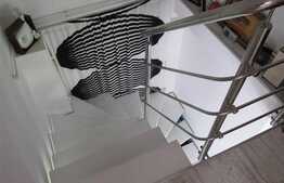 Apartament pe doua niveluri, 2 camere, 60 mp! Parcare! Zona Plopilor! A.C!