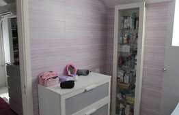 Apartament pe doua niveluri, 2 camere, 60 mp! Parcare! Zona Plopilor! A.C!