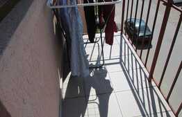 Apartament pe doua niveluri, 2 camere, 60 mp! Parcare! Zona Plopilor! A.C!