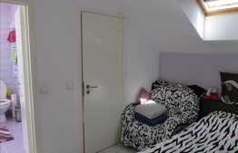 Apartament pe doua niveluri, 2 camere, 60 mp! Parcare! Zona Plopilor! A.C!