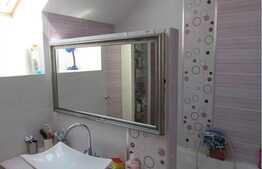 Apartament pe doua niveluri, 2 camere, 60 mp! Parcare! Zona Plopilor! A.C!
