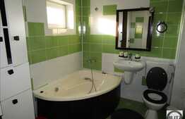 2 camere, decomandat, 51.5 mp! trei locuri de parcare! Zona strazii Tineretului!