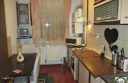 Vanzare 2 camere, 55 mp, decomandat, zona strazii Eroilor! Cu parcare!