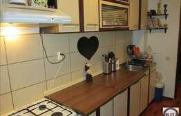 Vanzare 2 camere, 55 mp, decomandat, zona strazii Eroilor! Cu parcare!