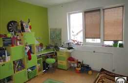 Vanzare 3 camere, 73 mp, balcon, zona strazii Florilor! Mobilat!