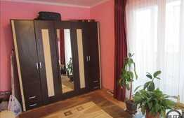 Vanzare 2 camere, 51 mp, 3 balcoane, zona strazii Eroilor! Cu parcare!