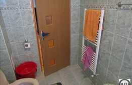 Vanzare 2 camere, 51 mp, 3 balcoane, zona strazii Eroilor! Cu parcare!