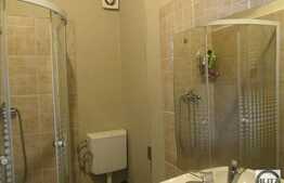 De vanzare apartament 3 camere, 75 mp, gradina comuna, zona centrala