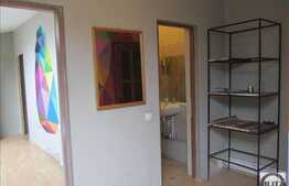 De vanzare apartament 3 camere, 75 mp, gradina comuna, zona centrala