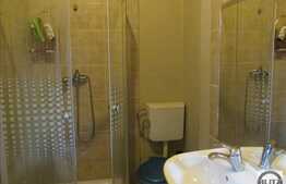 De vanzare apartament 3 camere, 75 mp, gradina comuna, zona centrala