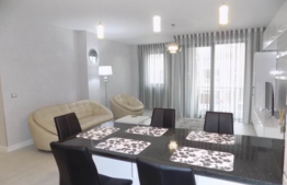 Apartament cu 3 camere, 90 mp, parcare, lux, zona Riviera Residence
