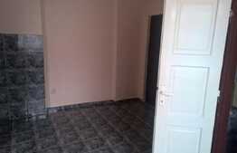 Garsoniera 31 mp, boxa, garaj, zona strazii Bucuresti