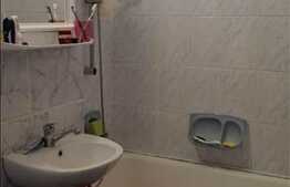 Vanzare garsoniera 28 mp, boxa subsol, zona strazii Parang