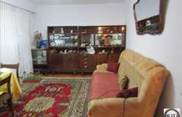 Vanzare apartament 3 camere,65,3 mp, parcare, 2 boxe, zona strazii Aleea Retezat