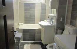 Vanzare apartament 3 camere, 65 mp, parcare, boxa, zona strazii Mehedinti