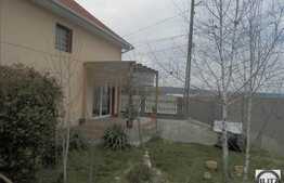 Casa individuala de vanzare, 125 mp utili, teren 280 mp, semineu, zona linistita