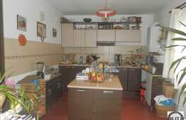 Casa individuala de vanzare, 125 mp utili, teren 280 mp, semineu, zona linistita