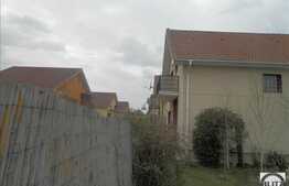 Casa individuala de vanzare, 125 mp utili, teren 280 mp, semineu, zona linistita