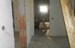 Duplex de vanzare cu 5 camere, 120 mp, zona de case!