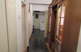Vanzare apartament 3 camere, 66 mp, decomandat, zona Intre Lacuri
