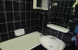 Vanzare apartament 3 camere, 66 mp, decomandat, zona Intre Lacuri