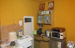 Vanzare 2 camere, 60 mp utili, zona Facultatea de Litere, cu parcare