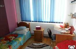 Vanzare 2 camere, 60 mp utili, zona Facultatea de Litere, cu parcare