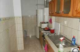 Vanzare 2 camere, 60 mp utili, zona Facultatea de Litere, cu parcare