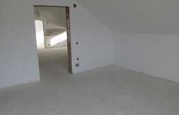 De vanzare mansarda inalta, 3 camere, 79 mp! Zona strazii Eroilor!