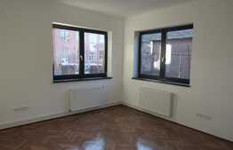 Casa 120 mp utili, finisata modern, 5 locuri de parcare, zona Traian Vuia