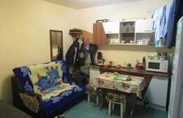 De vanzare casa cuplata, 35 mp, zona linistita!